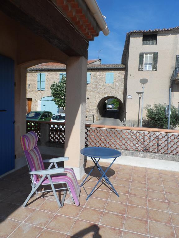 Place du Château Pourrieres Extérieur photo