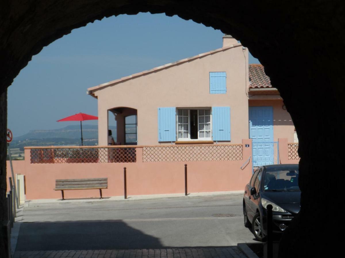 Place du Château Pourrieres Extérieur photo